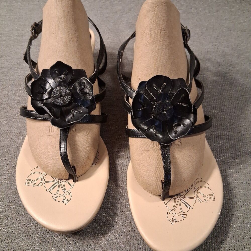 Attention Womens Black Flower Strappy Thong Kitten Heels Sandals Y2K Dressy